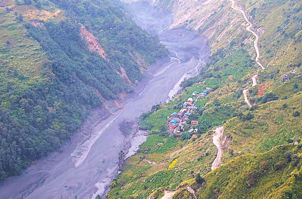 नेपाली सेनाले बाढीका कारण जोखिममा परेका ३६ जनाको उद्धार.........