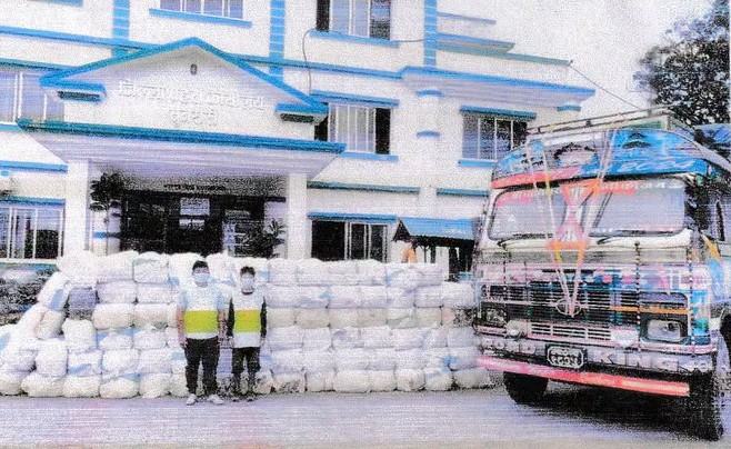 लागू औषध गाँजा र ट्रक सहित २ जना मानिस नियन्त्रणमा र प्रतिबन्धित भारतीय चिठ्ठा र नगद सहित मानिस पक्राउ