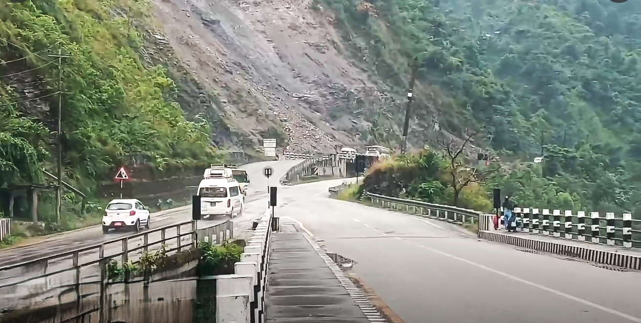 लगातारको वर्षाले पहिरोको जोखिम बढाएपछि सडक डिभिजन कार्यालय भरतपुरले मुग्लिन–नारायणगढ सडकखण्डमा अत्यावश्यक कामबाहेक यात्रा नगर्न सर्वसाधारणलाई आग्रह ...