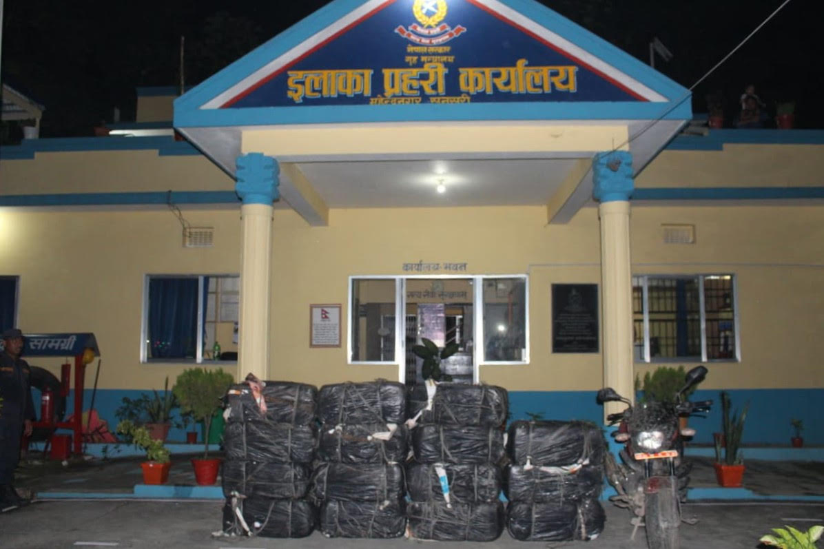 लागू औषध सहित ४ जना पक्राउ